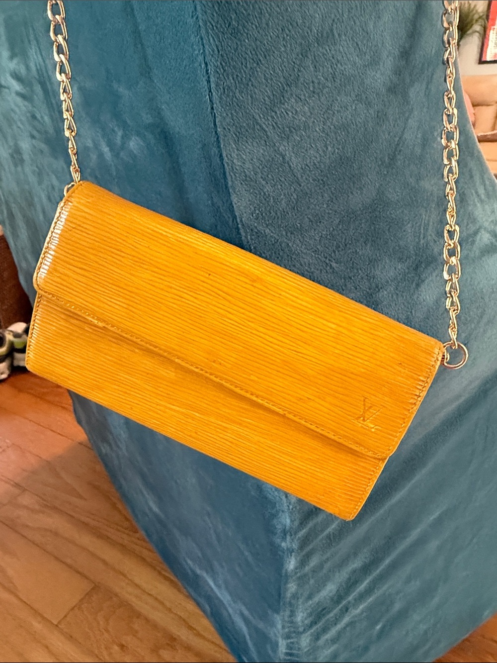 Louis Vuitton Gold Epi Leather Chain Shoulder Bag With Purple COA INCLUDED LSU!! - Picture 2 of 8